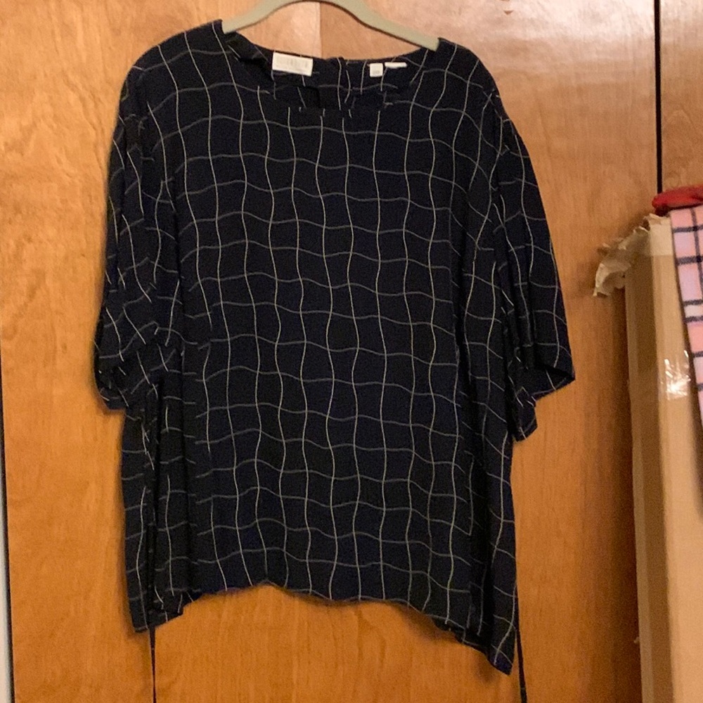 Elisabeth by Liz Claiborne navy windowpane print top, size 20W